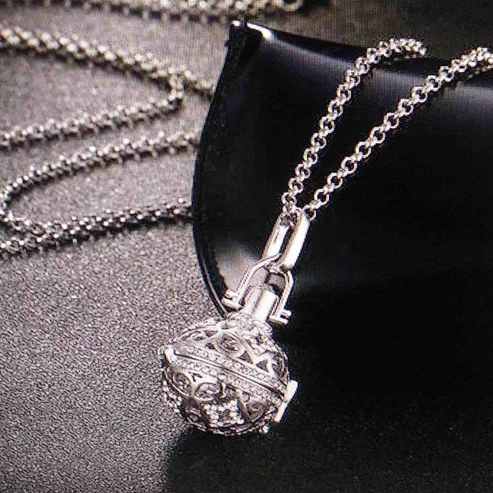 Pendant ball necklace